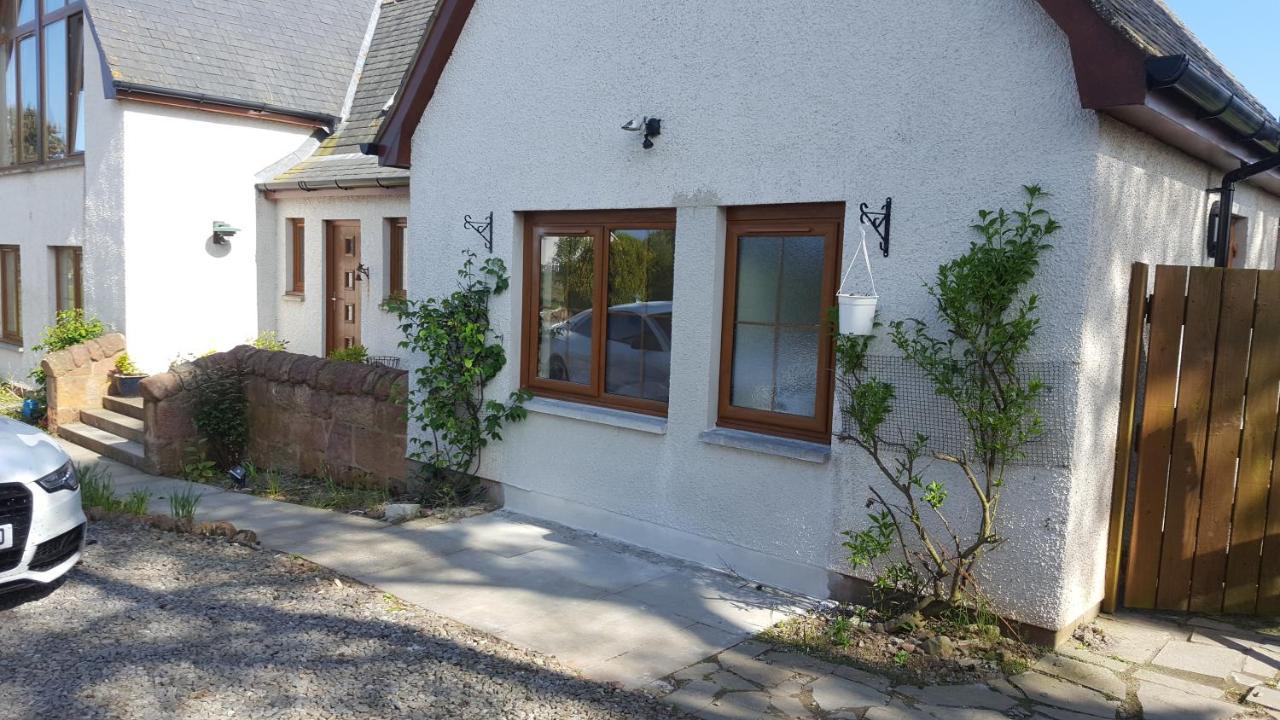 Canterra Cottage Tain Bagian luar foto